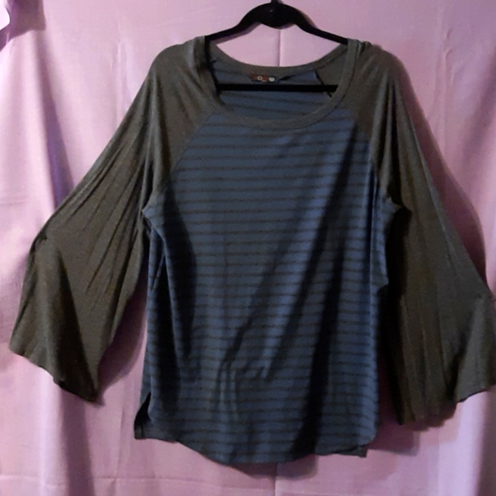 Vision USA women's top 2XL